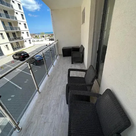 Cloud 9 Apartment *